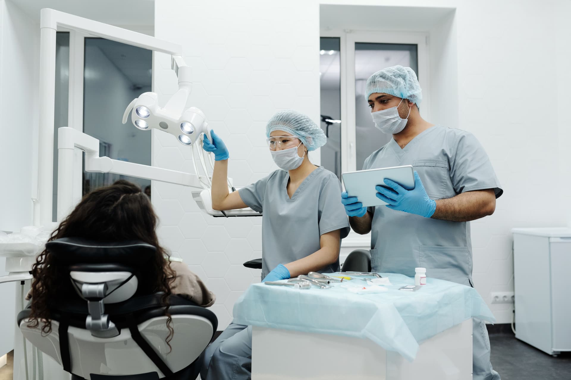 Traveling Dental Assistant: Salary Guide & What to Expect